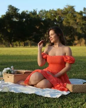 Alicia Gomes Oliveira OnlyFans Leaked Free Thumbnail Picture - #CBGXJoIdUc