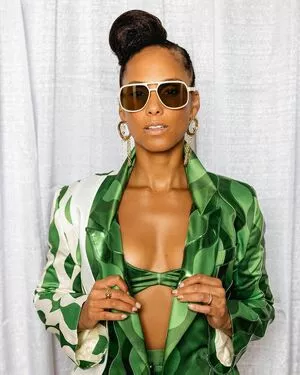 Alicia Keys OnlyFans Leaked Free Thumbnail Picture - #1INMiAevxe