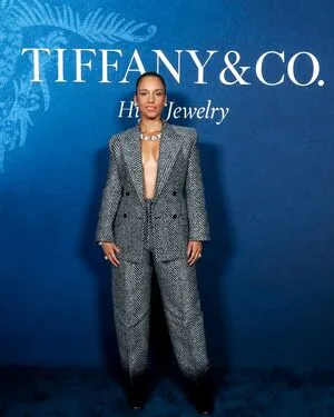 Alicia Keys OnlyFans Leaked Free Thumbnail Picture - #61yUSlOpDL