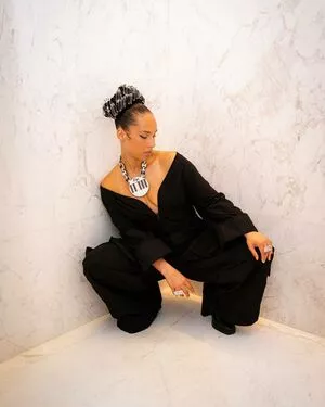 Alicia Keys OnlyFans Leaked Free Thumbnail Picture - #6uVckj7WIc