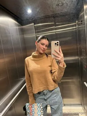 Aliciaginger OnlyFans Leaked Free Thumbnail Picture - #MNIym7zxZM
