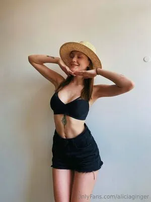 Aliciaginger OnlyFans Leaked Free Thumbnail Picture - #VSNjndi49b
