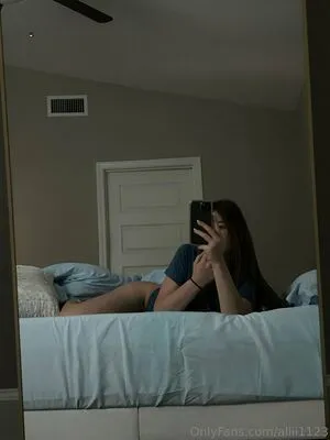 Aliii1123 OnlyFans Leaked Free Thumbnail Picture - #1rEIQR9P29