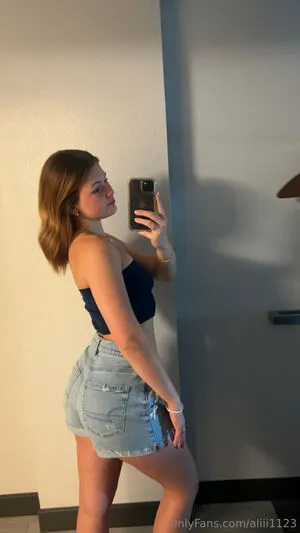 Aliii1123 OnlyFans Leaked Free Thumbnail Picture - #HHVqWTU7yg