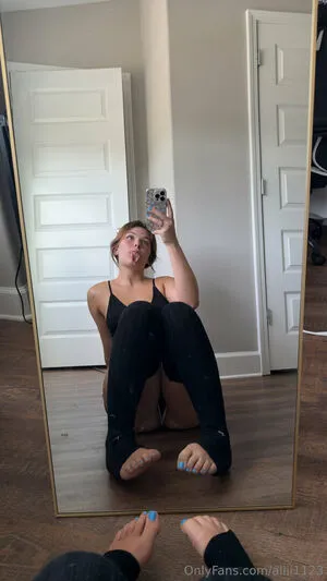 Aliii1123 OnlyFans Leaked Free Thumbnail Picture - #T07ksDochs