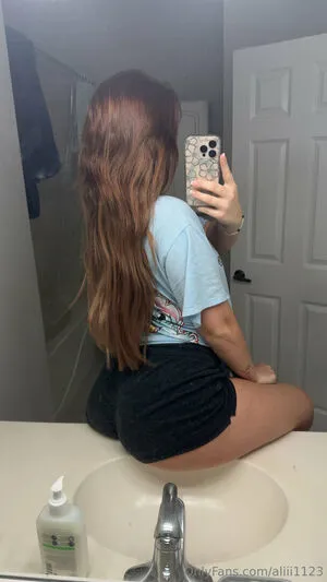 Aliii1123 OnlyFans Leaked Free Thumbnail Picture - #klazzPc9AT