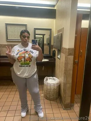 Aliiicouture26 OnlyFans Leaked Free Thumbnail Picture - #AuR5cFsWGN