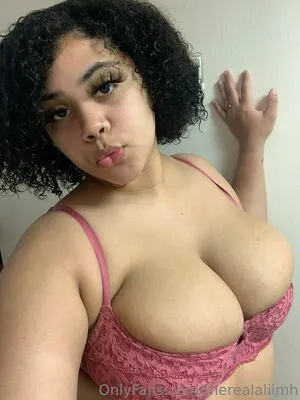 Aliiicouture26 OnlyFans Leaked Free Thumbnail Picture - #MojomWOJ3j