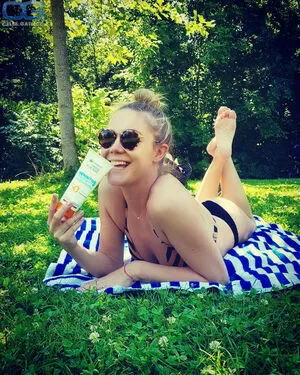 Alinamerkau OnlyFans Leaked Free Thumbnail Picture - #DoHOWAtUMW