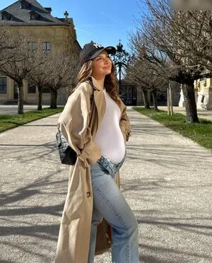 Alinamour OnlyFans Leaked Free Thumbnail Picture - #J7FKHxQ0di