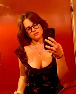 Allie Goertz OnlyFans Leaked Free Thumbnail Picture - #NBfteLk3j1
