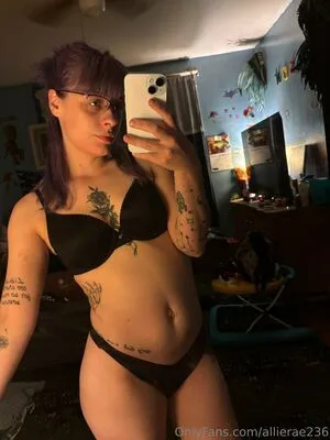 Allierae236 OnlyFans Leaked Free Thumbnail Picture - #661u23rf98