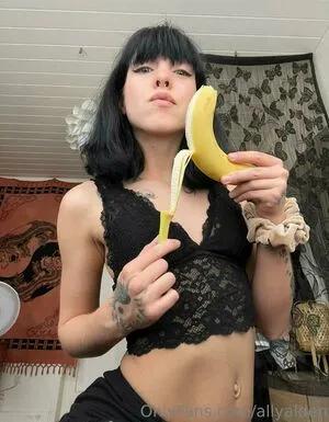Allyaldenn OnlyFans Leaked Free Thumbnail Picture - #k8IOA80x6D
