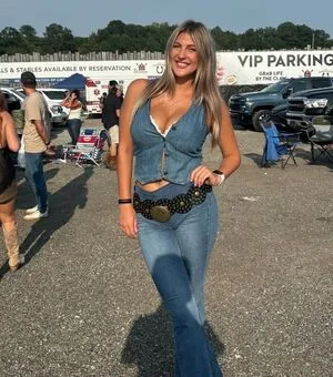 Allyveleke OnlyFans Leaked Free Thumbnail Picture - #vw2clVRYMy