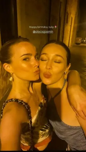 Alycia Debnam Carey OnlyFans Leaked Free Thumbnail Picture - #ATTS65mEN8