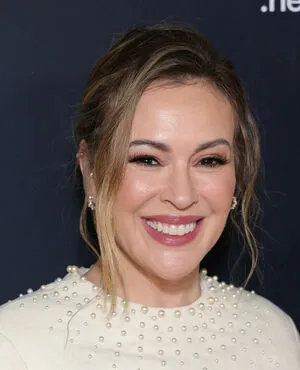 Alyssa Milano OnlyFans Leaked Free Thumbnail Picture - #OOUVy1F7LX