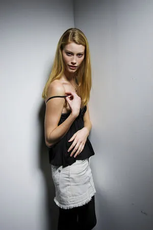 Alyssa Sutherland OnlyFans Leaked Free Thumbnail Picture - #ASgNdgb3iz