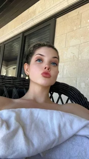 Amanda Cerny OnlyFans Leaked Free Thumbnail Picture - #C71mq5E0QK