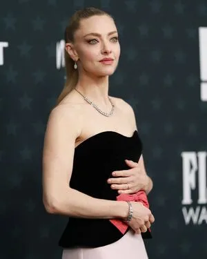Amanda Seyfried OnlyFans Leaked Free Thumbnail Picture - #B3wwRMO9V0