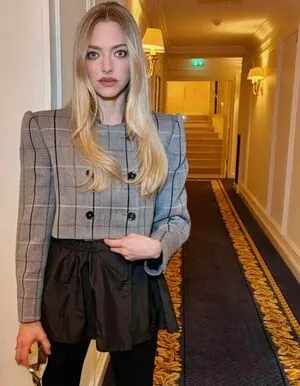 Amanda Seyfried OnlyFans Leaked Free Thumbnail Picture - #Hwd4EJ8KNY