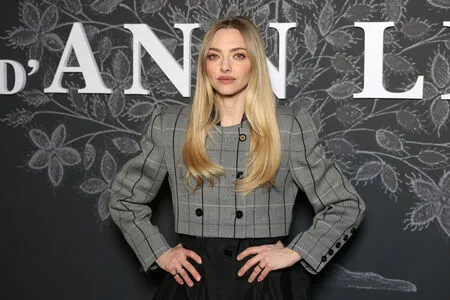 Amanda Seyfried OnlyFans Leaked Free Thumbnail Picture - #N18wU5wica