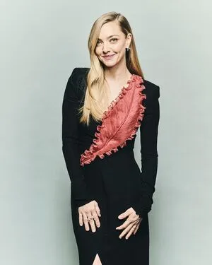 Amanda Seyfried OnlyFans Leaked Free Thumbnail Picture - #NiBUgkAFa4