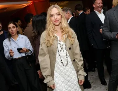 Amanda Seyfried OnlyFans Leaked Free Thumbnail Picture - #OLYQT49Qx3