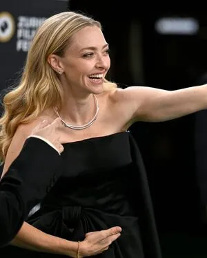 Amanda Seyfried OnlyFans Leaked Free Thumbnail Picture - #ZaYZ2Grek1