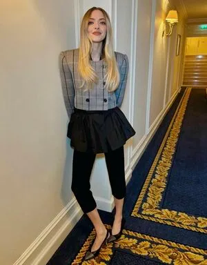 Amanda Seyfried OnlyFans Leaked Free Thumbnail Picture - #cmloVGjMcx