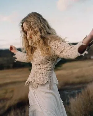 Amanda Seyfried OnlyFans Leaked Free Thumbnail Picture - #e9CHOS8j35