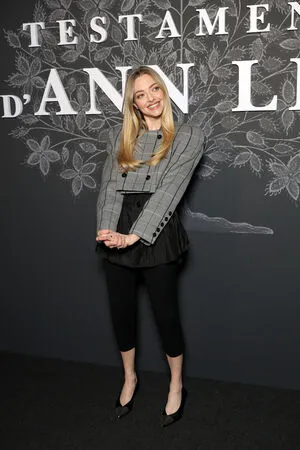 Amanda Seyfried OnlyFans Leaked Free Thumbnail Picture - #nFbWhoU3cf