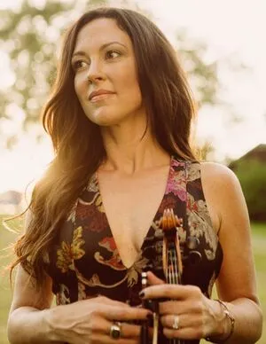 Amanda Shires OnlyFans Leaked Free Thumbnail Picture - #kASQWumpfc