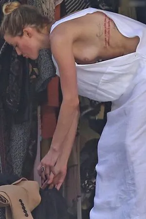 Amber Heard OnlyFans Leaked Free Thumbnail Picture - #SbbEWewaA4