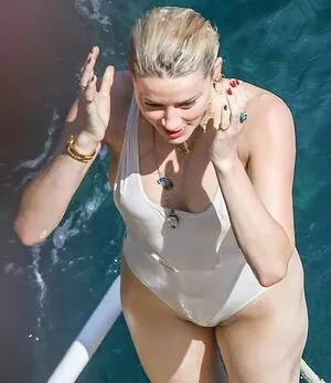 Amber Heard OnlyFans Leaked Free Thumbnail Picture - #R8ubM0A4dd