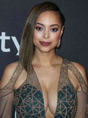 Amber Stevens West Thumbnail Picture