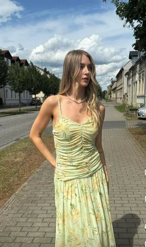Ambre Vallet OnlyFans Leaked Free Thumbnail Picture - #I92dE5GkUJ