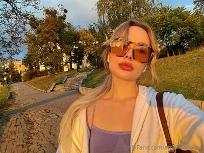 Amelie Bloom OnlyFans Leaked Free Thumbnail Picture - #1ZpyZOn0px