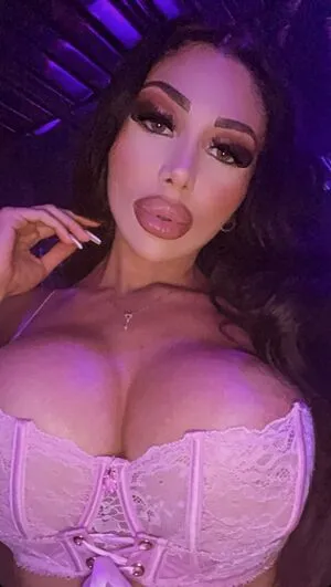 Amiradoll OnlyFans Leaked Free Thumbnail Picture - #FDDKLuuk0o