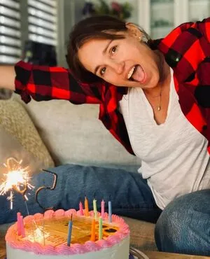 Amy Jo Johnson OnlyFans Leaked Free Thumbnail Picture - #Pn1Zo74Nsr