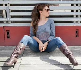 Amy Jo Johnson OnlyFans Leaked Free Thumbnail Picture - #ilIOSTz1sA