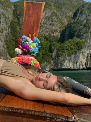 Amy Lovvee OnlyFans Leaked Free Thumbnail Picture - #6AYHchvPuz