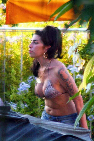 Amy Winehouse OnlyFans Leaked Free Thumbnail Picture - #L7hnFRmmKj