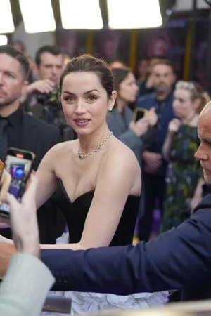 Ana De Armas OnlyFans Leaked Free Thumbnail Picture - #GmCLKeDKDe