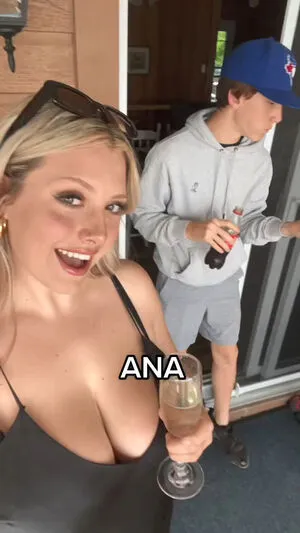 Anabel Kloe Lamarche OnlyFans Leaked Free Thumbnail Picture - #vhNku3v5f1