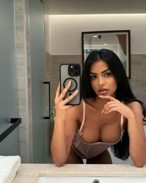 Aneeqa Farid OnlyFans Leaked Free Thumbnail Picture - #4ZhF2DvfD1