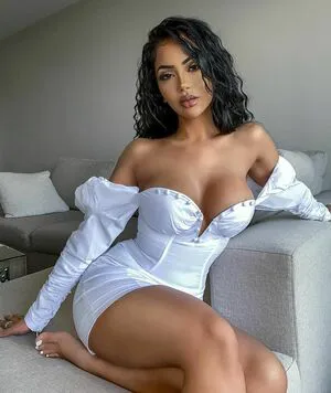 Aneeqa Farid OnlyFans Leaked Free Thumbnail Picture - #YikGy4L2LG