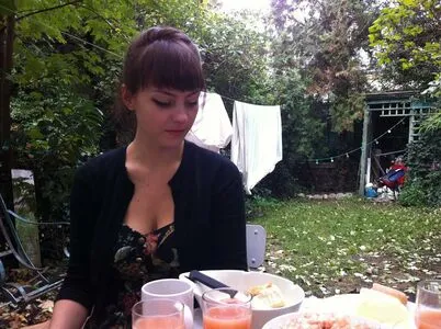Angel Olsen OnlyFans Leaked Free Thumbnail Picture - #p8xoNosGL7