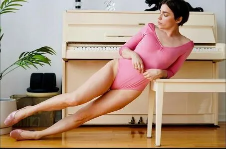 Angela Trimbur OnlyFans Leaked Free Thumbnail Picture - #Imx8cmbSP3