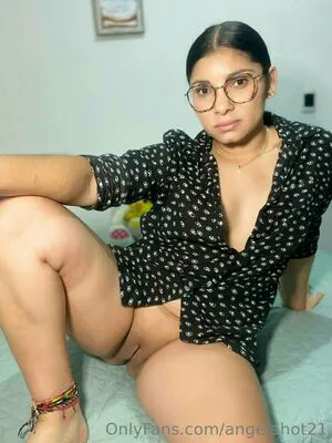 Angelahot21 OnlyFans Leaked Free Thumbnail Picture - #FXICbubCod