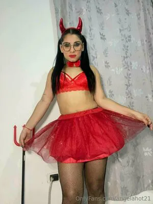 Angelahot21 OnlyFans Leaked Free Thumbnail Picture - #JLamqMMoMa